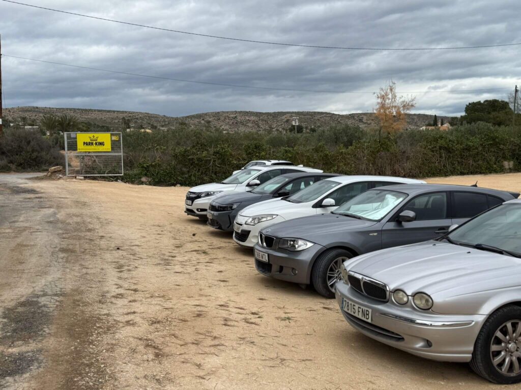 Parking de Larga Estancia vs Corta Estancia: ¿Cuál es Mejor? 1 Secure parking area at Park-King Alicante Airport